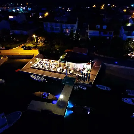 ベッド・アンド・ブレックファスト Matusan Barbat na Rabu